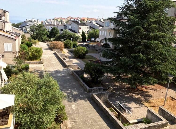 Mundial Apartments Njivice Kültér fotó