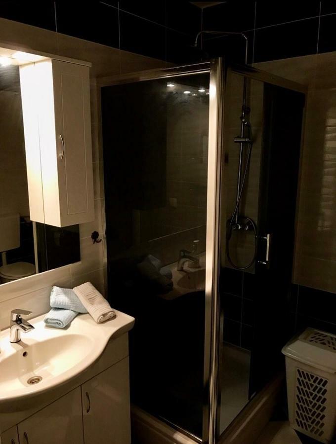Mundial Apartments Njivice Kültér fotó