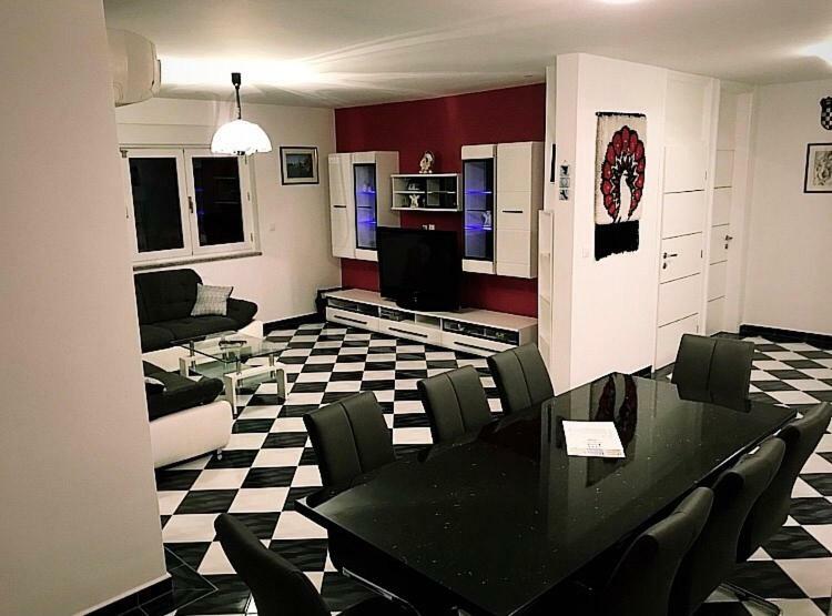 Mundial Apartments Njivice Kültér fotó
