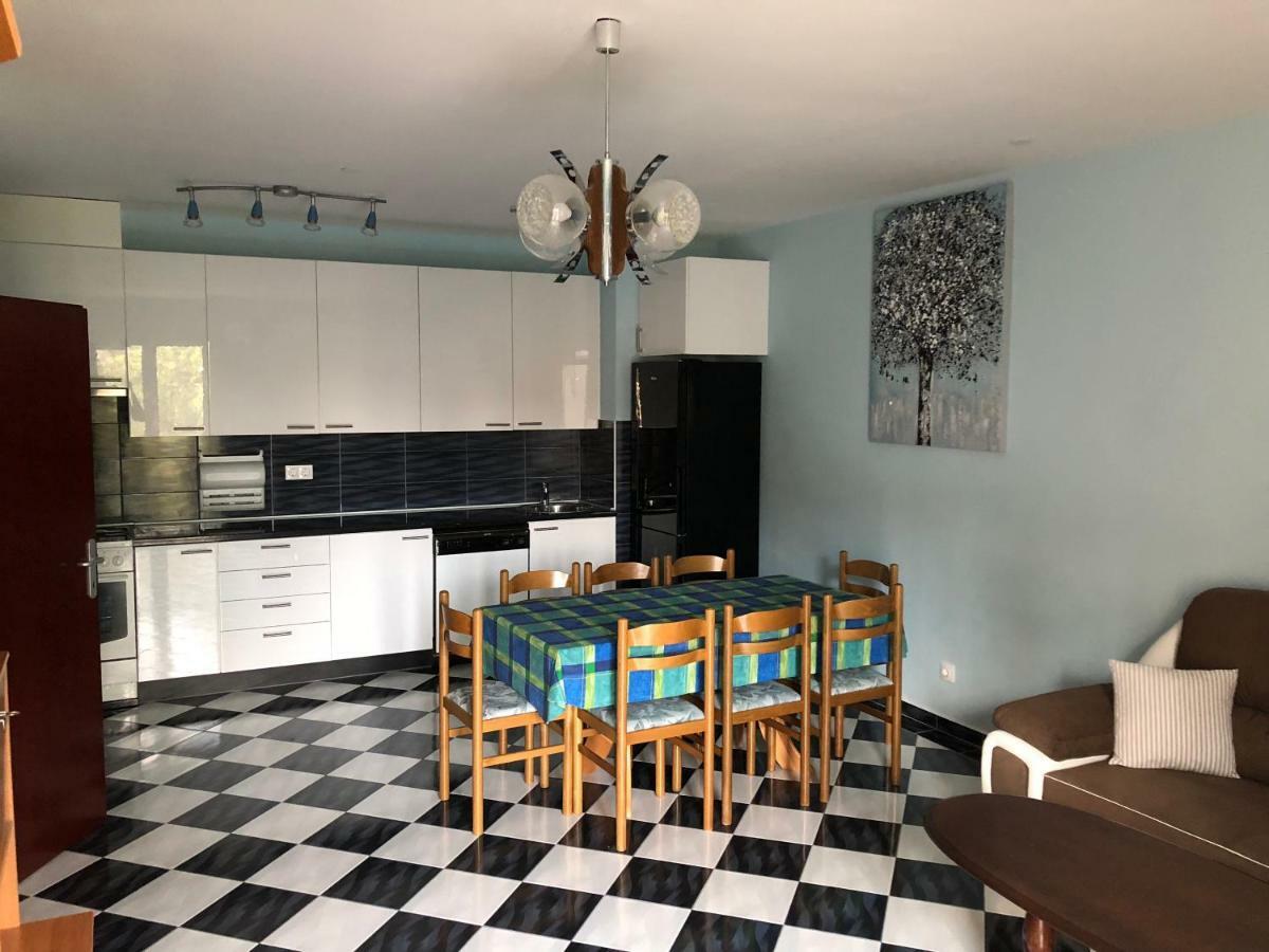 Mundial Apartments Njivice Kültér fotó