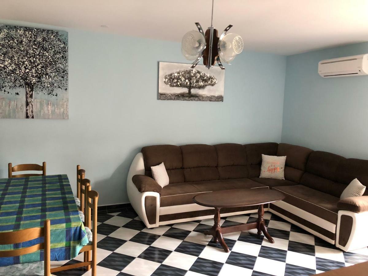 Mundial Apartments Njivice Kültér fotó