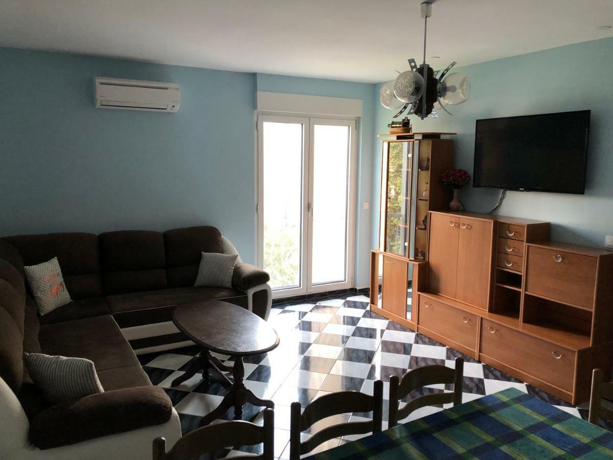 Mundial Apartments Njivice Kültér fotó