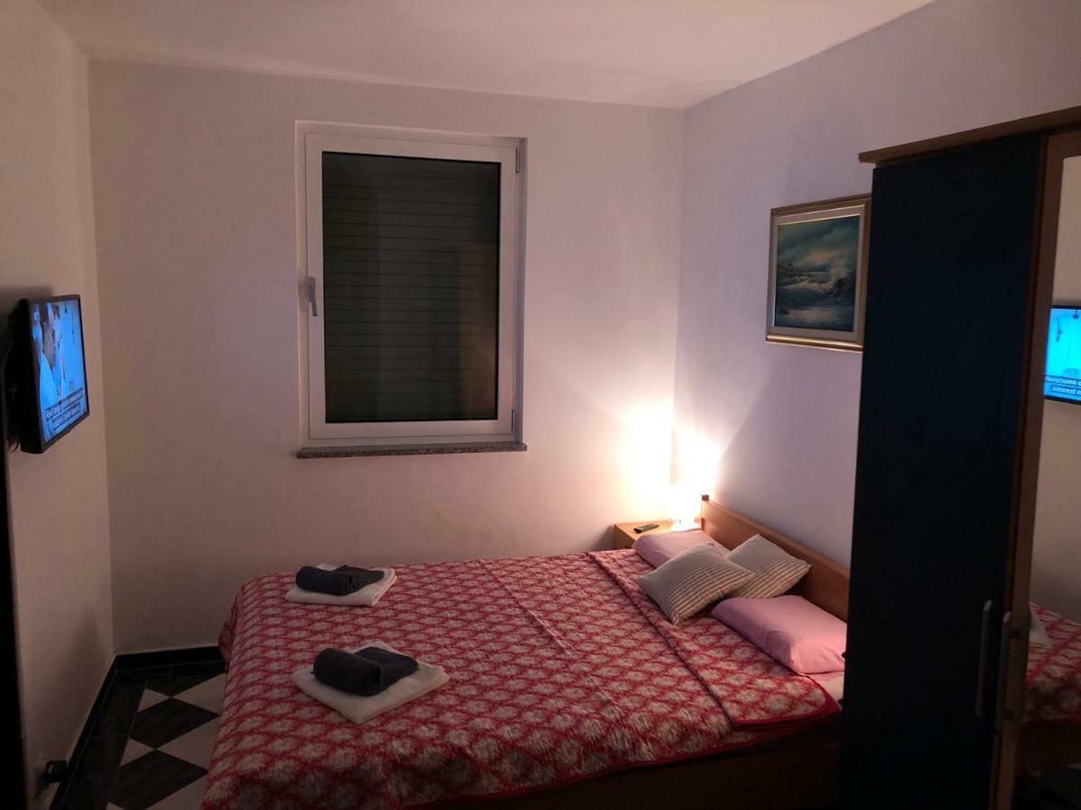 Mundial Apartments Njivice Kültér fotó